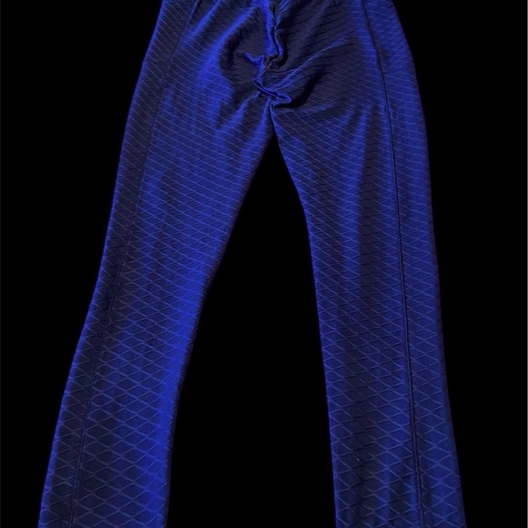 Stylish Blue Textured Leggings - Picture 3 of 8